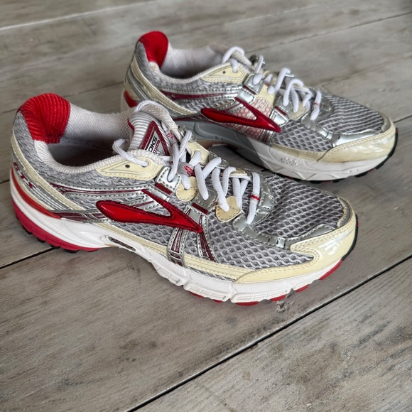 Brooks Adrenaline GTS 11th Edition Running Shoes Red Silver Women 8.5 M Athletic - Picture 2 of 10